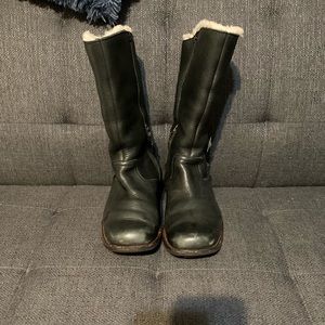 PreOwned Black Leather Ugg Women’s Boots size 6